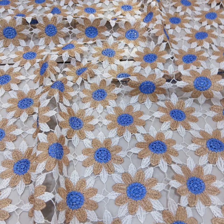 3D Floral Mesh Fabric Large Daisy Chain Pattern 50 Inch Width